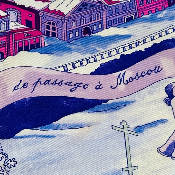 Hermès “ De Passage a Moscou” Purple / Pink Silk Scarf - Picture 16 of 17